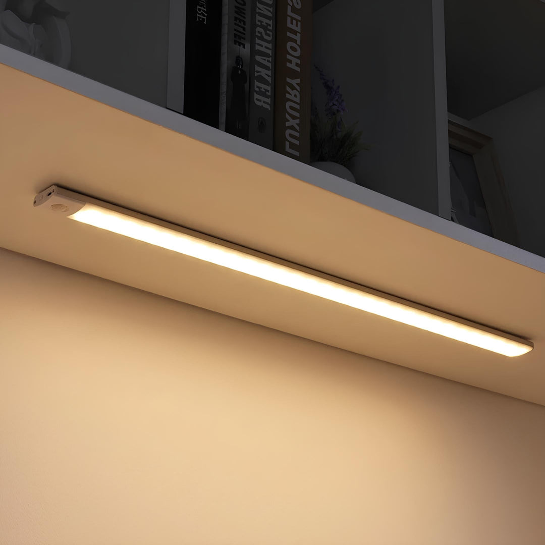 Wiederaufladbare LED Sensorlampe für Flure, Treppen & dunkle Ecken im Haus.