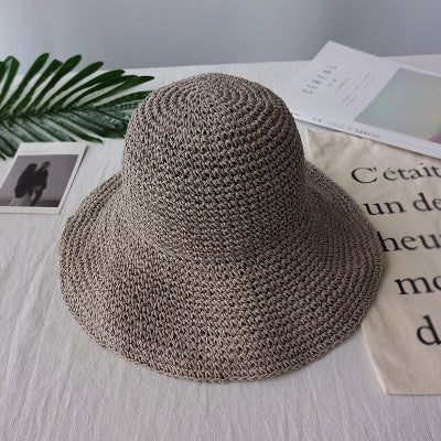 Eleganter Retro-Strandhut Emma für Damen, perfekt für sonnige Tage am Meer.