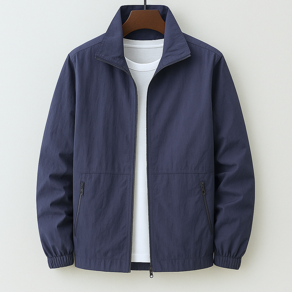 Mann trägt elegante, leichte Herren Übergangsjacke, ideal für Business Casual Outfits. Moderner Schnitt, vielseitig kombinierbar.