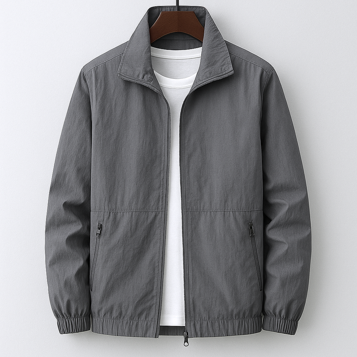 Leichte Herrenjacke im modernen Schnitt. Die ideale Übergangsjacke für Frühling und Herbst bietet stilvollen Komfort.
