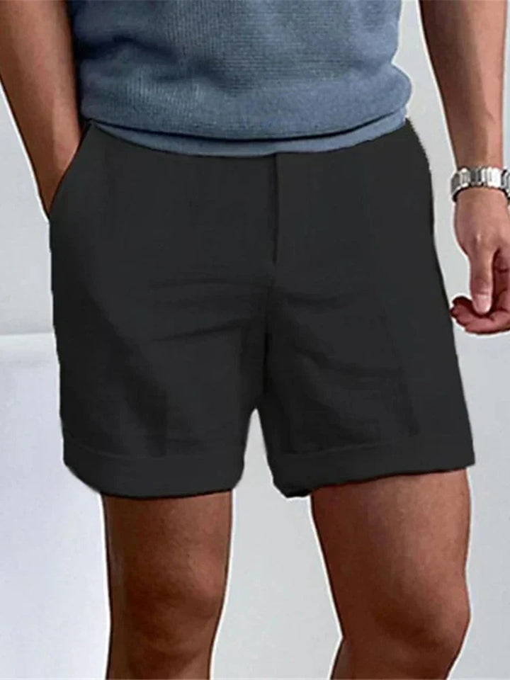 Nahaufnahme der leichten Herren Leinen-Sommershorts Jorin, zeigt die hochwertige Leinenstruktur.