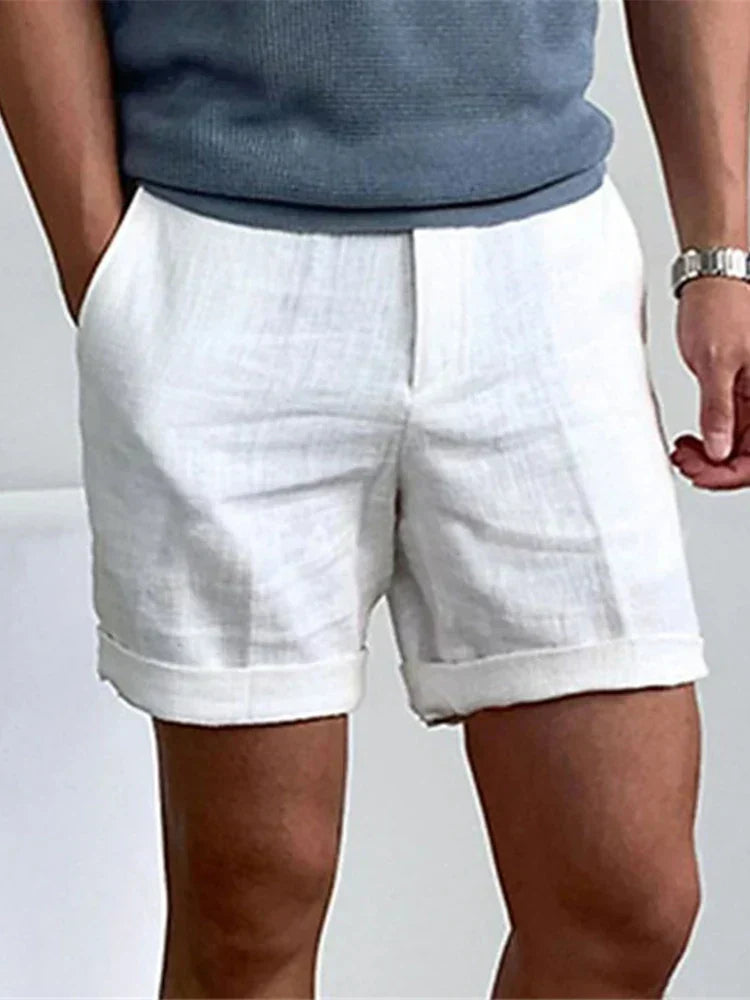 Herren Leinen-Sommershorts Jorin in entspannter Passform, ideal für Strandspaziergänge und Urlaub.