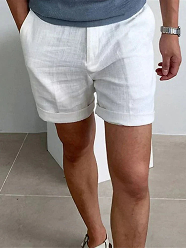 Detail des elastischen Bundes der leichten Herren Leinen-Sommershorts Jorin für optimalen Komfort.