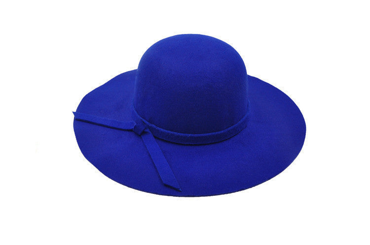 Trendiger Damen-Bucket Hat "UrbanBreeze" als modisches Accessoire, perfekt für den Sommer.
