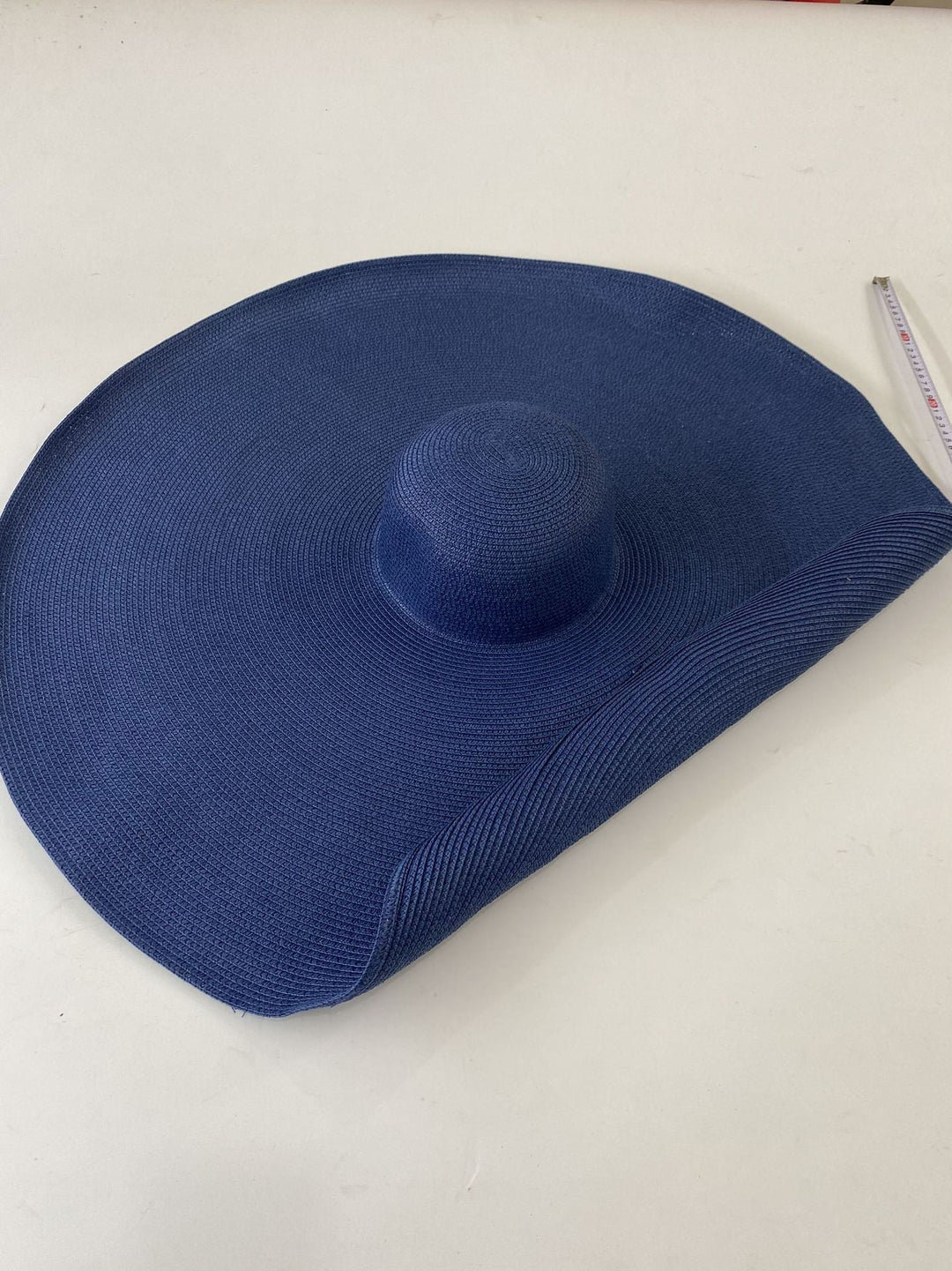 Eleganter Damen Strandhut Cindy, atmungsaktiv, breite Krempe für optimalen Sonnenschutz.