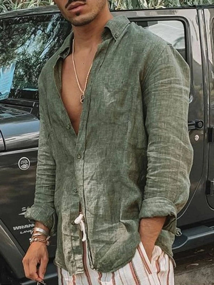 Leichtes, elegantes Herren-Leinenhemd mit Knopfleiste, atmungsaktiv und ideal für warme Sommertage.