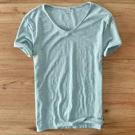 Elegantes Casual Herren Sommer T-Shirt mit V-Ausschnitt, perfekt für Freizeit & Strand.