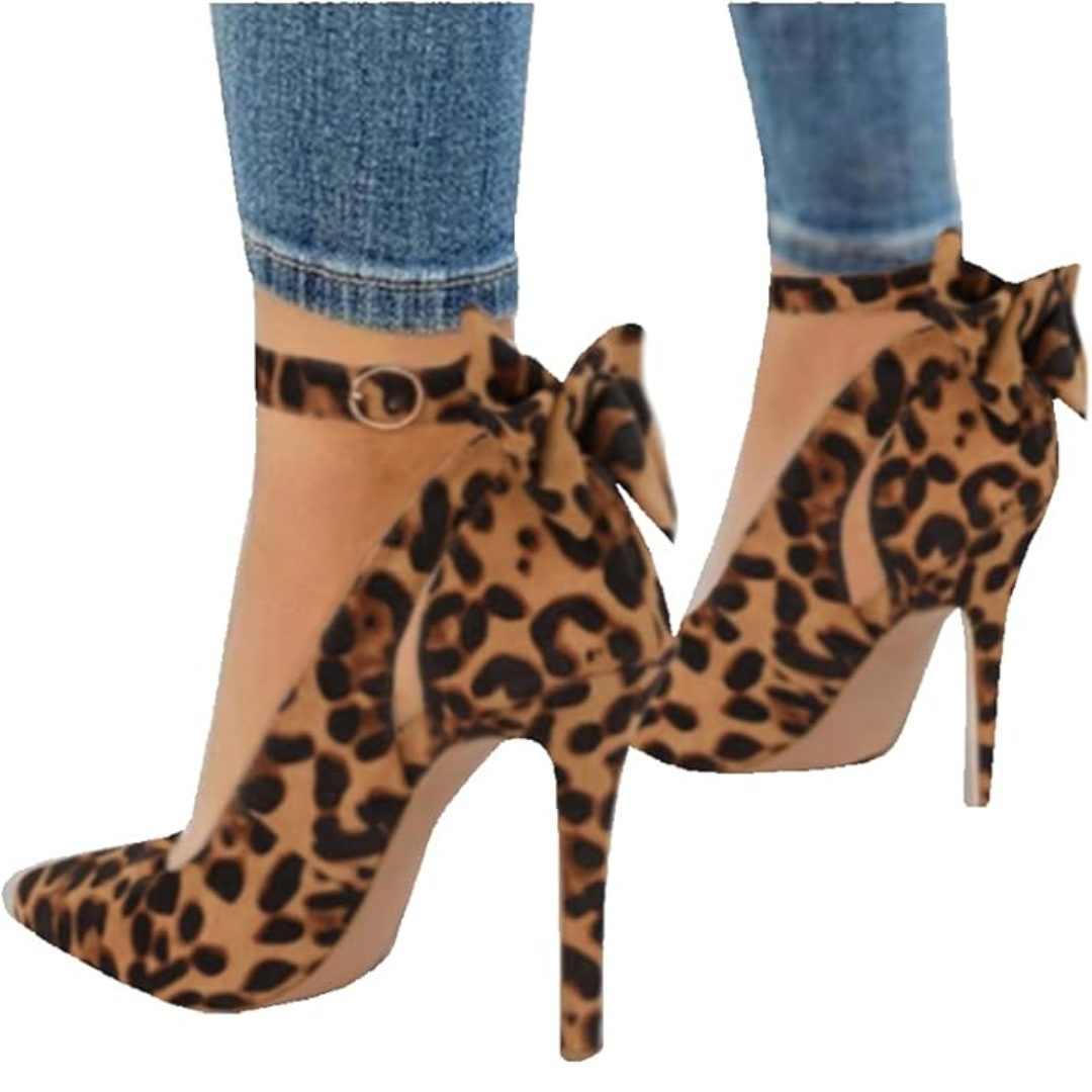 Spitze Damen Pumps mit hohem Stilettoabsatz, vorne, betonen die feminine Eleganz des Fußes.