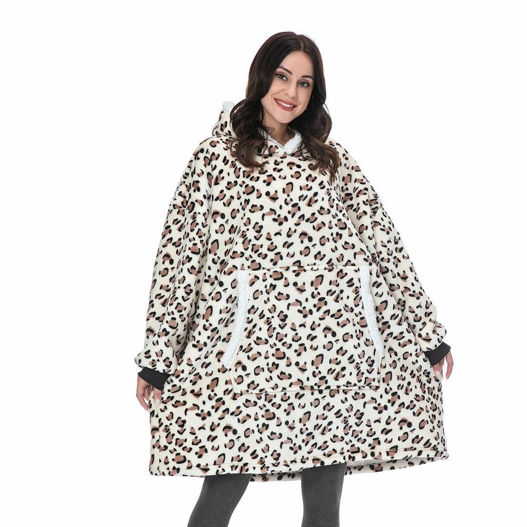 Warme Winter-Loungewear: Kuschelhoodie Decke mit Kapuze und großzügiger Passform.