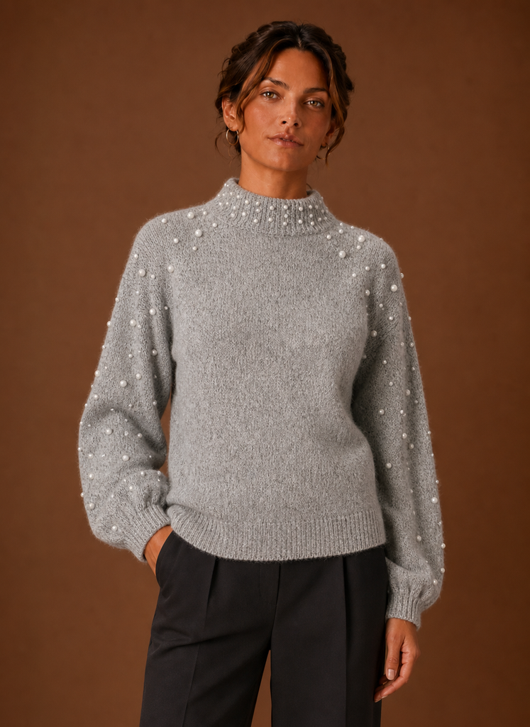 Damen Strickpullover mit elegantem Perlenbesatz. Stilvolles Oberteil für Herbst & Winter Mode.