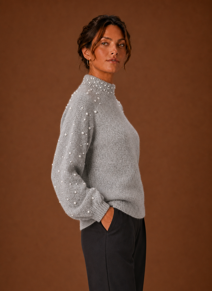 Weicher Damen Strickpullover mit schimmernden Perlen. Ideal für stilvolle Alltags- & Abend-Looks.