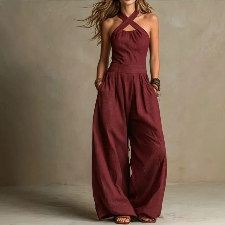 Modischer Damen Halterneck Jumpsuit, weites Bein, perfekt für Sommer & einen eleganten Look.