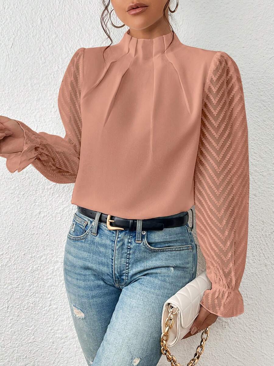 Zeitlose Damen-Langarmbluse von ZuriFashion mit Faltenärmeln, schlankem Schnitt, perfekt für elegante Anlässe.