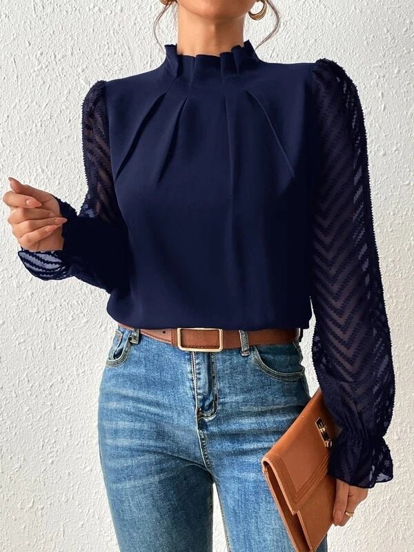 Professionelle Damen Business Bluse mit Faltenärmeln und tailliertem Design, optimal für Bürokleidung.