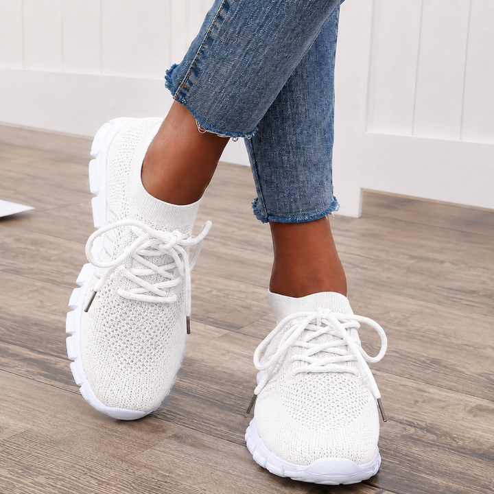 Detailaufnahme: Sohle der leichten Damen Sportschuhe mit griffigem Profil für sicheren Halt.