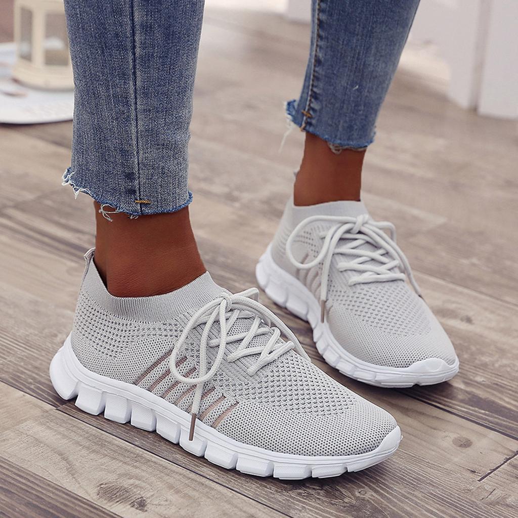 Modische Damen Sportschuhe mit Schnürsenkeln, vielseitig kombinierbar für jeden Look.