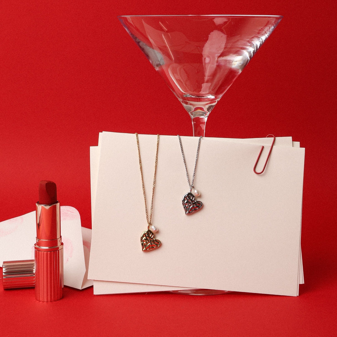 Herz-Halskette für Damen mit Süßwasserperle. Aus Gold-Edelstahl, stilvoller & vielseitiger Schmuck.
