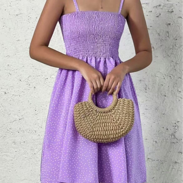 Chic gepunktetes Sommerkleid für Damen, rückenfrei. Elegantes & leichtes Kleid für Freizeit und festliche Anlässe.