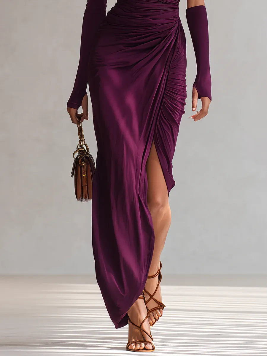 Festliches Damenabendkleid, bodenlang, mit raffinierter One-Shoulder-Optik und fließender Drapierung, elegant.