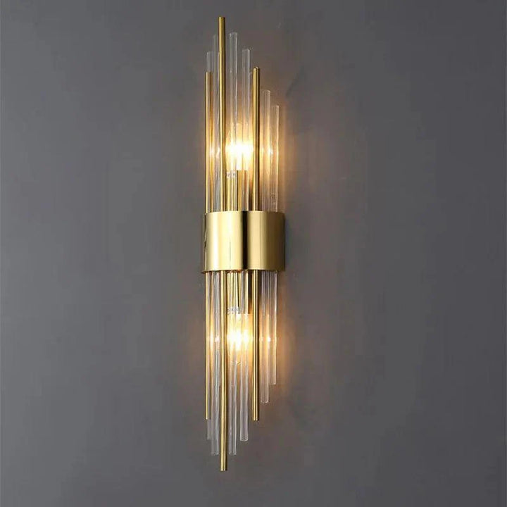 Kristall LED Wandlampe Luméra für luxuriöse Schlafzimmer- und Wohnzimmerbeleuchtung. Elegantes Design, Edelstahl.