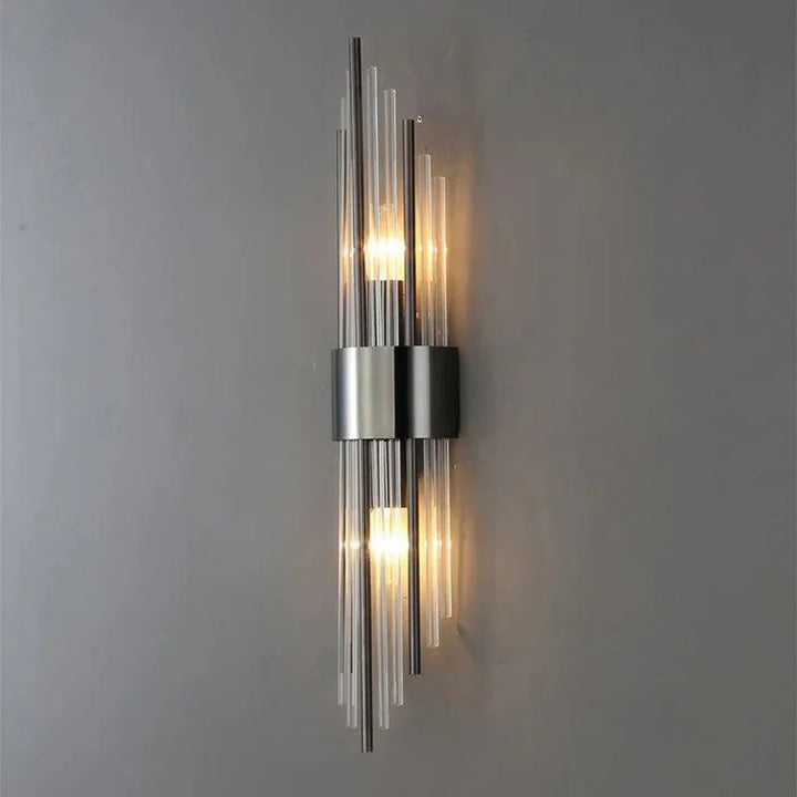 Moderne Luméra LED Wandleuchte aus Edelstahl mit funkelnden Kristallen, ideale Designlampe für Innenbeleuchtung.