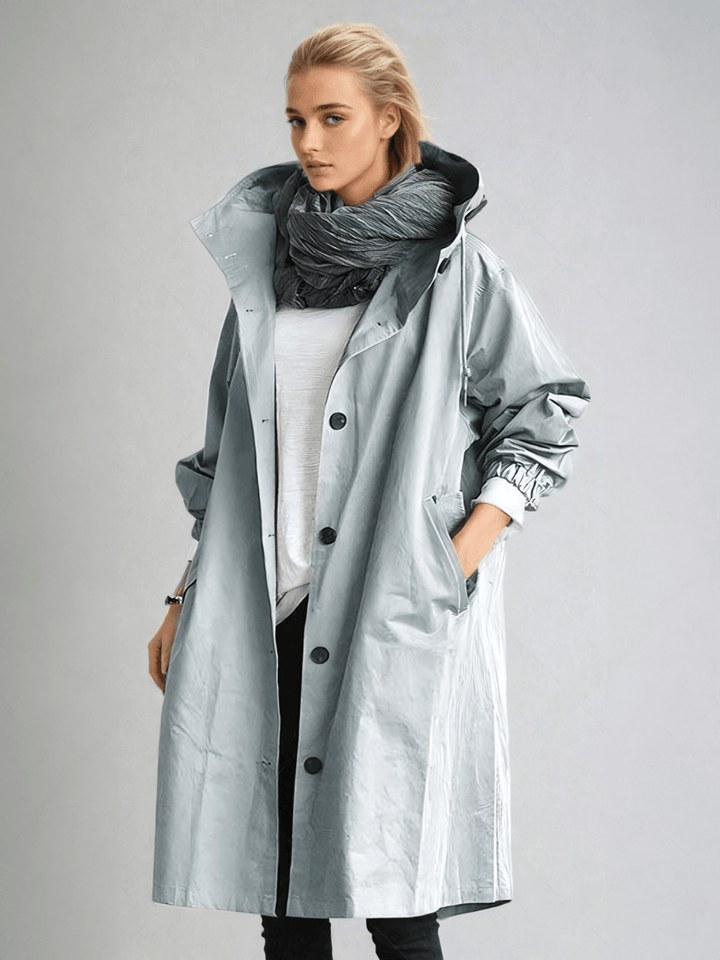 Lässiger oversized Damen Trenchcoat mit Kapuze. Wasserabweisend, die perfekte Oberbekleidung für den Herbst.