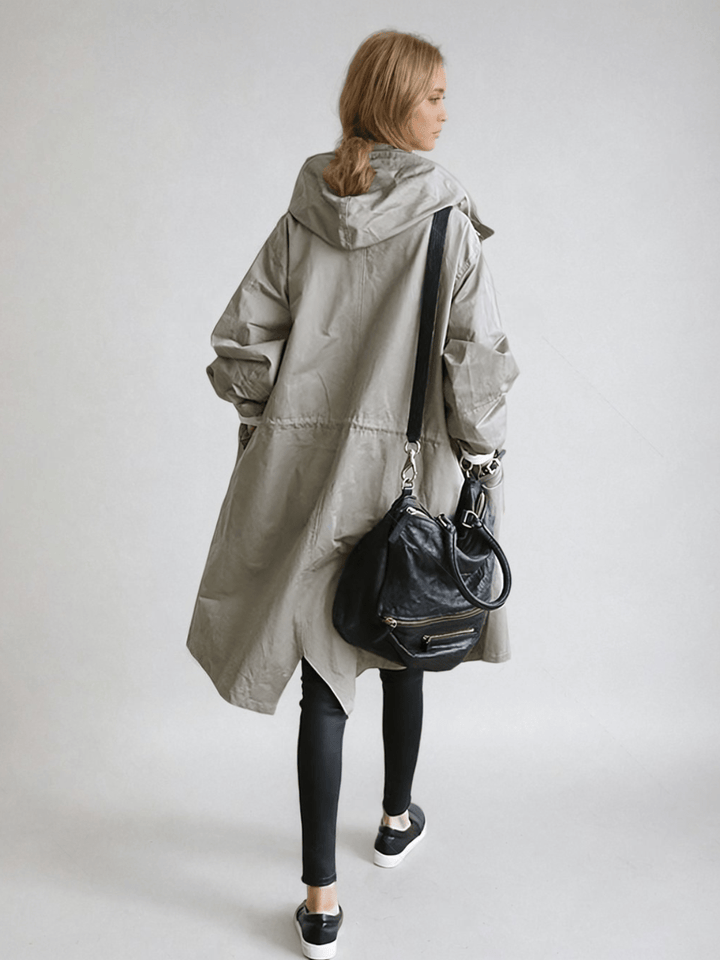 Damen Oversized Trenchcoat mit Kapuze, wasserabweisend. Perfekt für Frühling & Herbst.