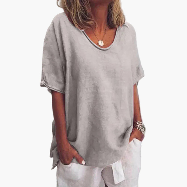 Damen Oversize V-Ausschnitt T-Shirt in Weiß, locker und bequem für Alltag & Freizeit.
