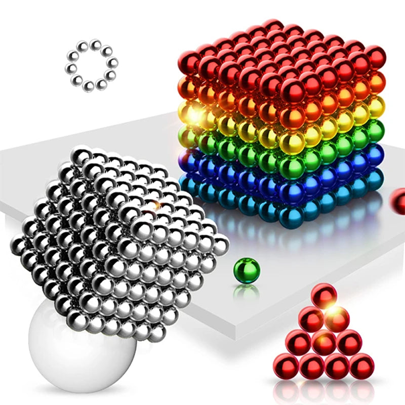 Detailaufnahme von ColorMagnet Magnetkugeln in verschiedenen Formen, zeigt Kreativspielzeug und Design-Potenzial.