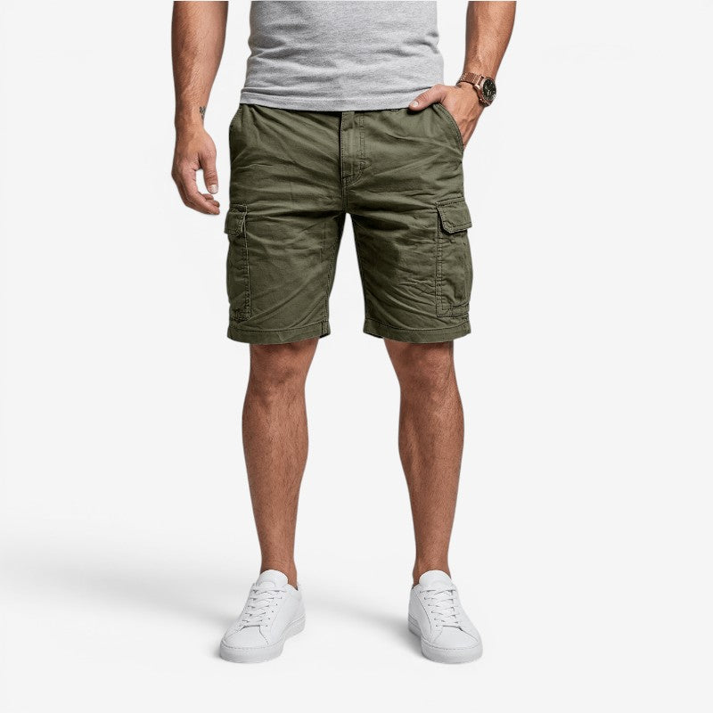 Schwarze Casual Shorts für Herren mit praktischen Gürtelschlaufen und Seitentaschen, alltagstauglich.