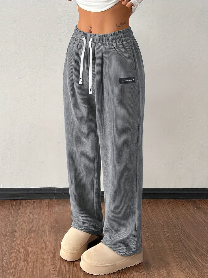 Softes Material: Damen Jogginghose mit weitem Bein, High-Waist & elastischem Bund. Relaxed Fit für Damenmode.