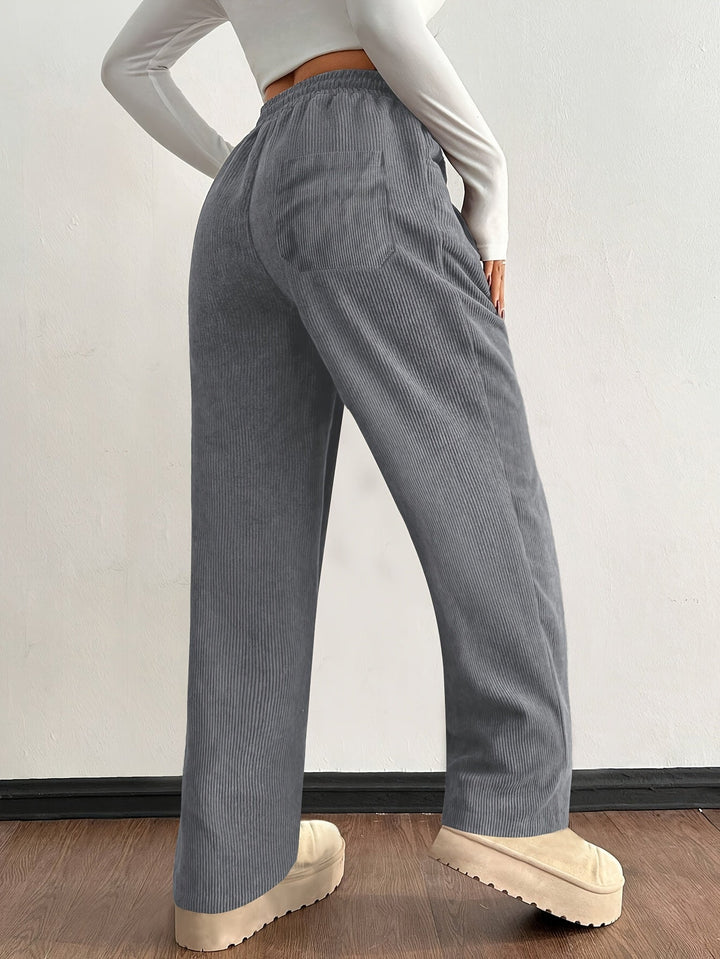 Elastische High-Waist Damen Joggerhose mit weitem Bein. Super bequem für Freizeit, Sport & Alltag.
