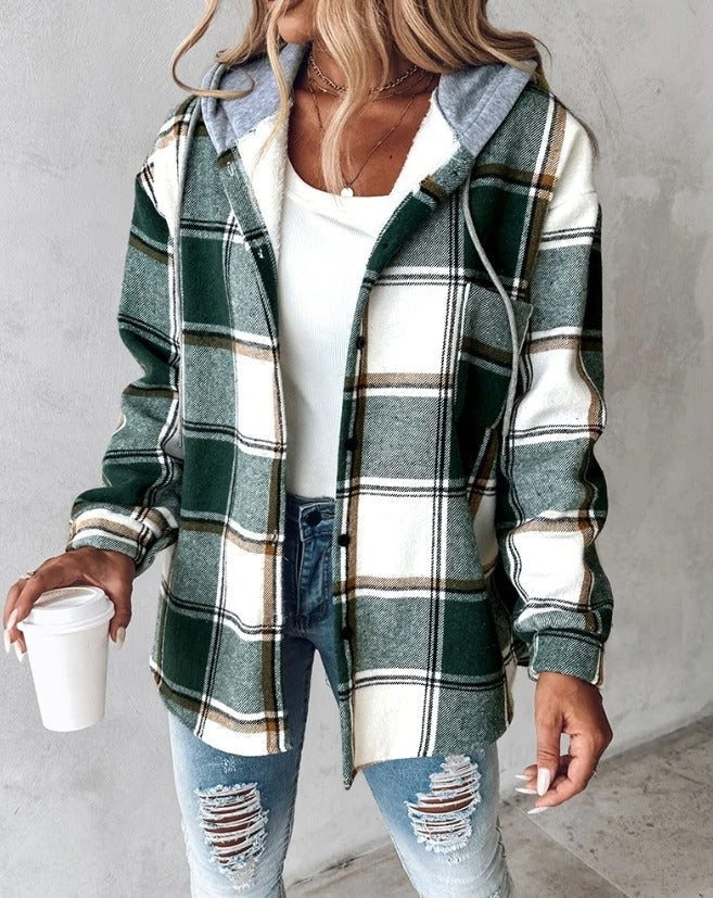 Damen Kapuzenpullover mit auffälligem Muster. Bequemer Hoodie für entspannten Freizeit-Look.