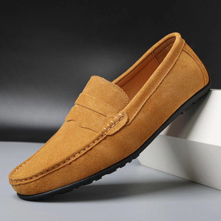 Stilvolle Freizeit-Slipper für Herren aus elegantem Leder. 'Leandro' Schlupfschuhe für lässige Eleganz und Komfort.