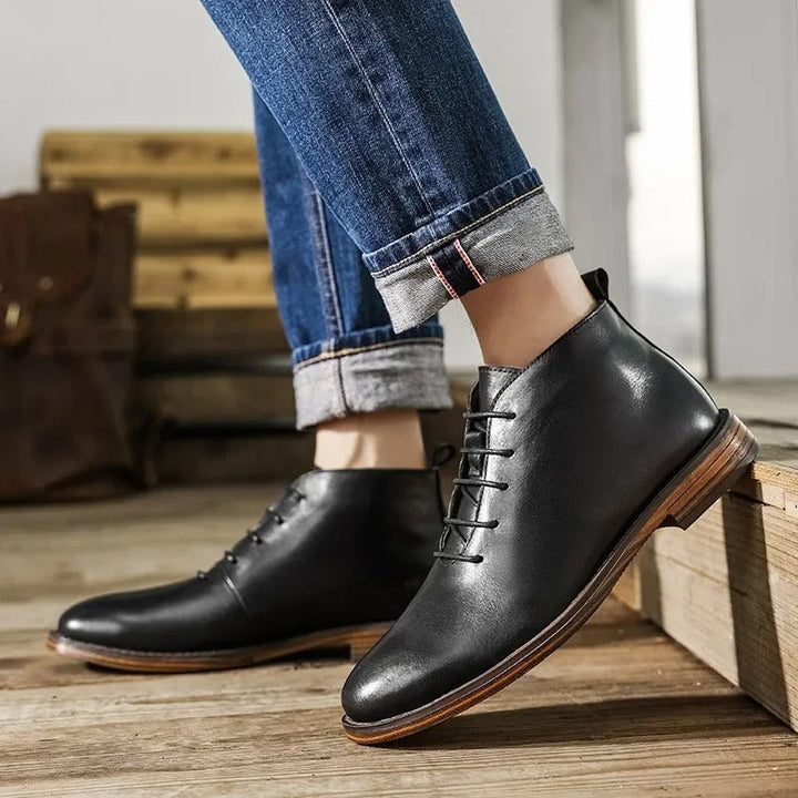 Klassische elegante Herrenstiefel mit bequemer Passform, robuster rutschfester Sohle und zeitlosem Stil.