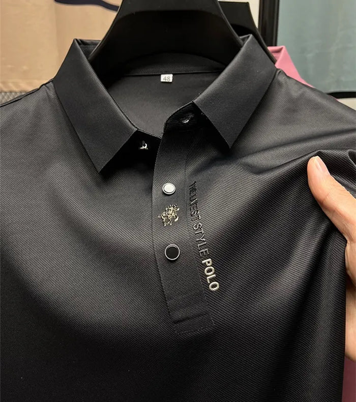 Elegantes Herren Regular Fit Poloshirt, ideal für Büro, Freizeit und sommerliche Anlässe, knitterfrei.