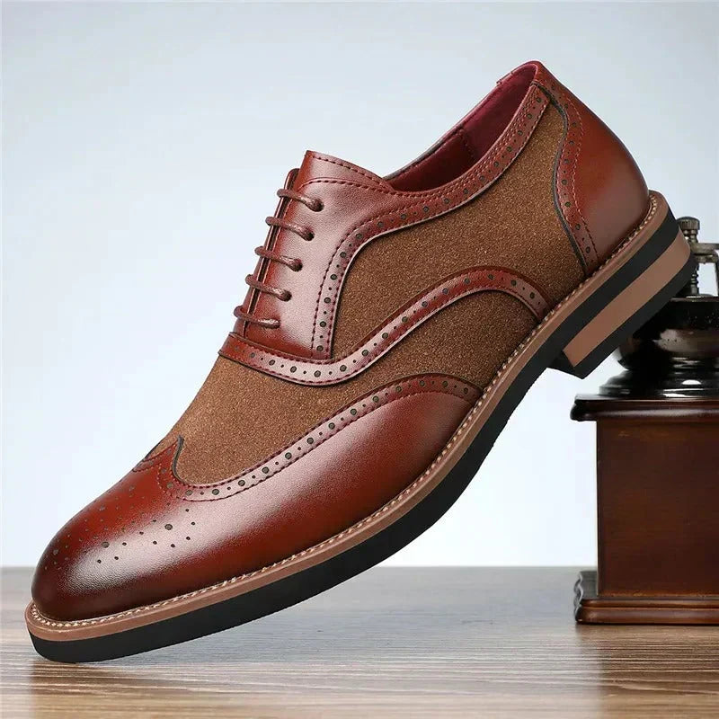 Vielseitige zweifarbige Herren Oxford Schuhe, kombinierbar für elegante & legere Outfits.