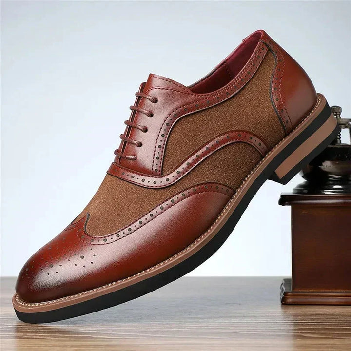 Vielseitige zweifarbige Herren Oxford Schuhe, kombinierbar für elegante & legere Outfits.