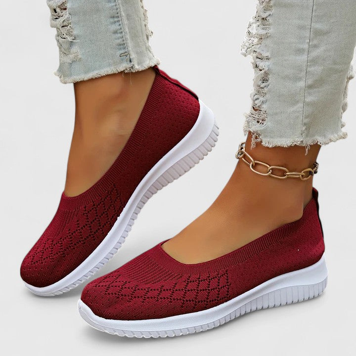 Paar Damen Slip-on-Sneaker in moderner Farbe. Leichte, ergonomische Freizeitschuhe mit hohem Tragekomfort.