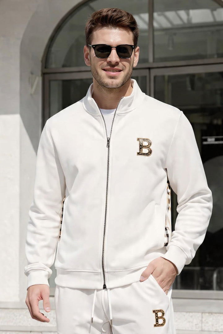 Stilvoller Herren Jogginganzug kariert. Bequemer Sportanzug mit Reißverschluss, ideal für Freizeit.