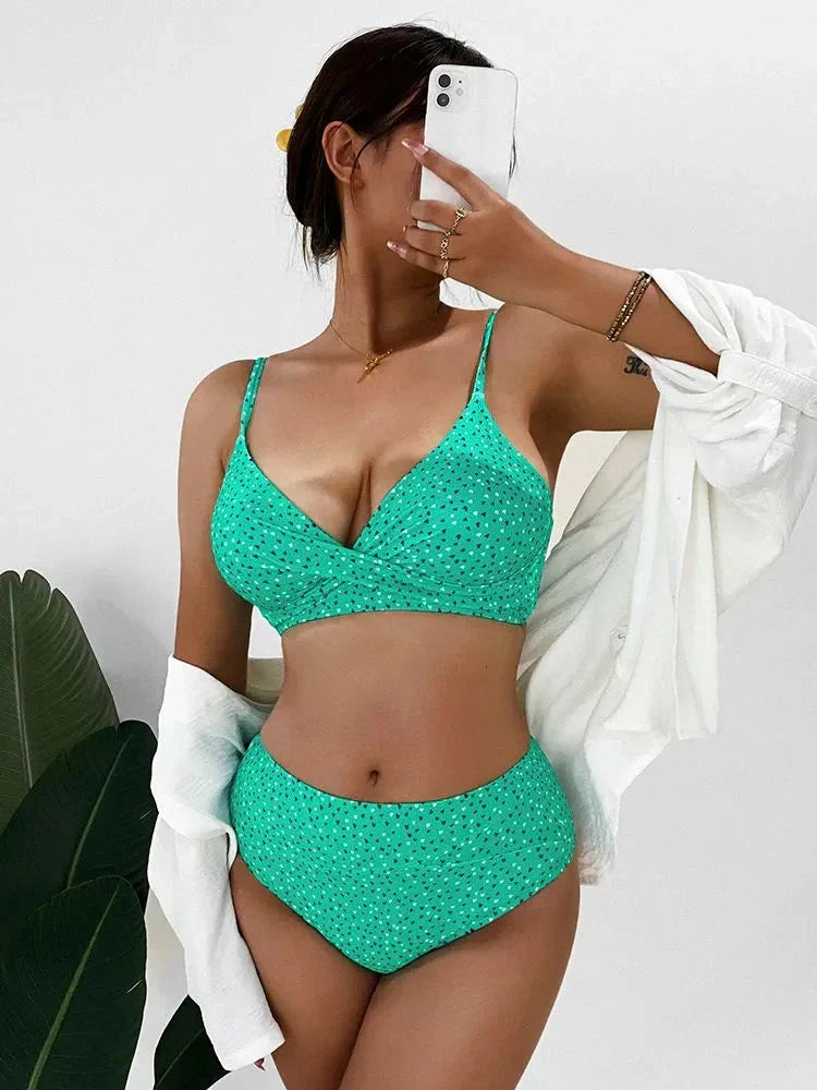 Zeitloses Damen Bikini Set: Hoher Bund, elegantes Kreuz-Top, für Strand & Schwimmbad.
