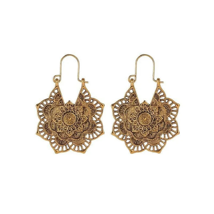Moderne Damen Ohrringe mit spirituellem Lotus Mandala Design, elegante Gold- oder Silberoptik, Accessoire.