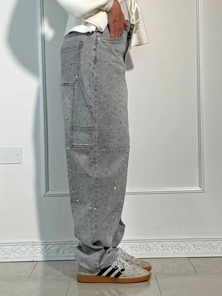 Streetwear-Jeans: Damen Wide Fit mit Strass-Details & Cargo-Taschen. Ein Must-have für trendbewusste Frauen.
