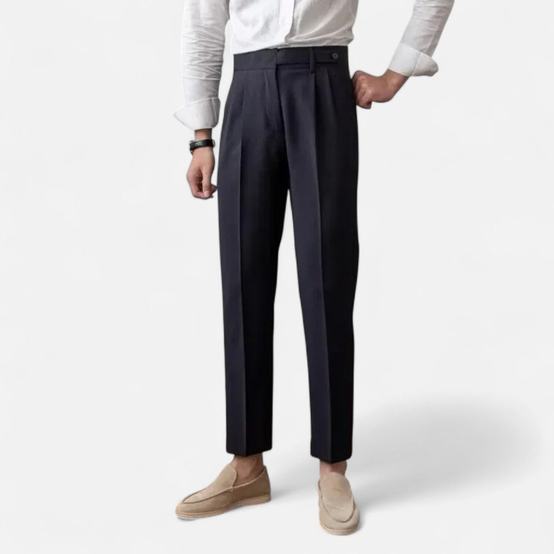 Moderne Slim Fit Chino Herrenhose, vielseitig für Freizeit & Business, in verschiedenen Farben verfügbar.