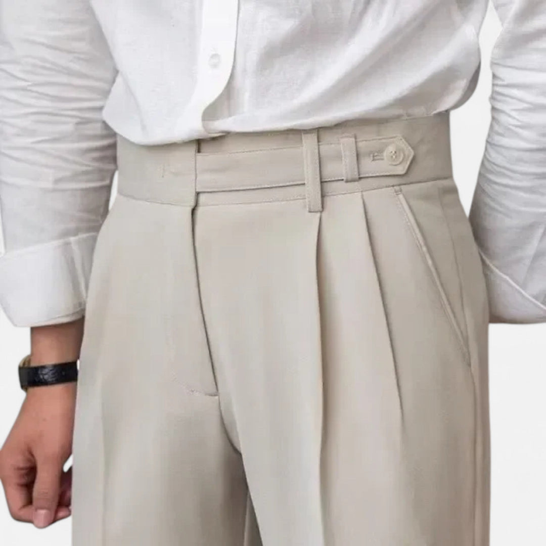 Herren Slim Fit Chino Hose, betont die schlanke Passform und den angenehmen Tragekomfort.
