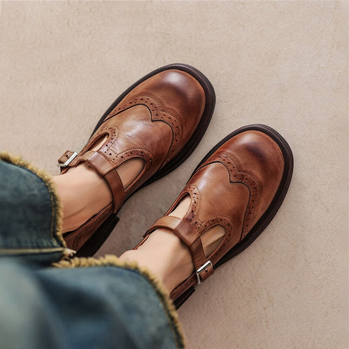 Braune, elegante Damen Orthopädische Schuhe. Komfortable Alltagsschuhe für gesunde Füße.