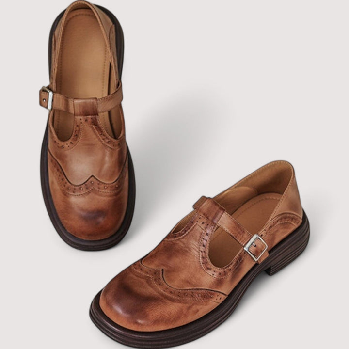 Klassische Damenschuhe mit praktischem Riemenverschluss, elegant und bequem für Büro oder Freizeit.