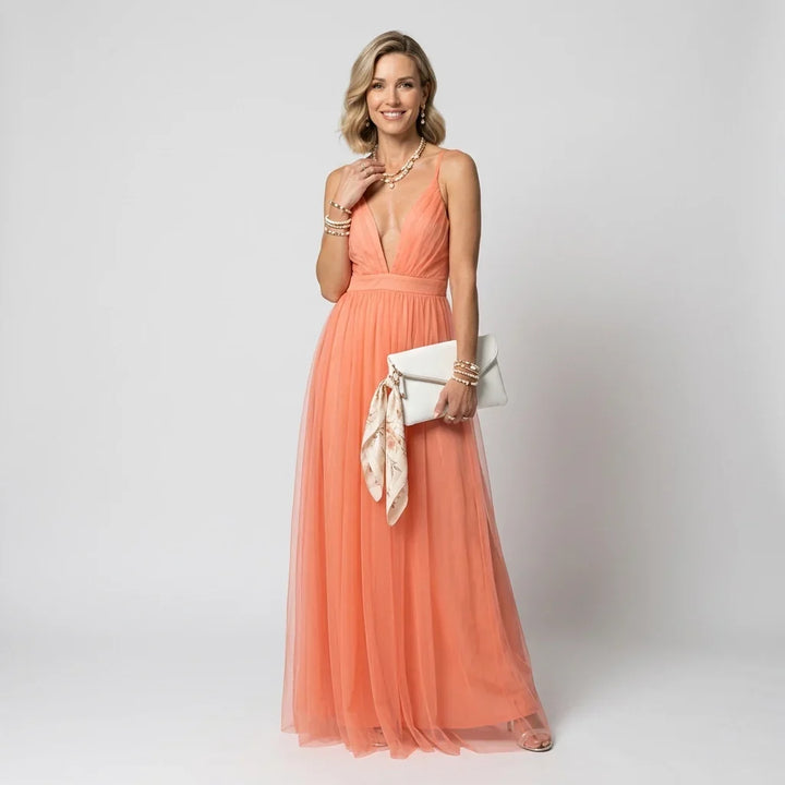 Elegantes oranges Damen Maxikleid für Hochzeitsgäste, mit V-Ausschnitt und A-Linie, festlich und fließend.