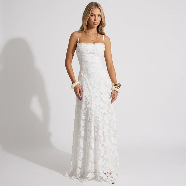 Elegantes weinrotes Damen Maxikleid für Hochzeitsgäste. A-Linie mit Spaghettiträgern. Perfekt für besondere Anlässe.