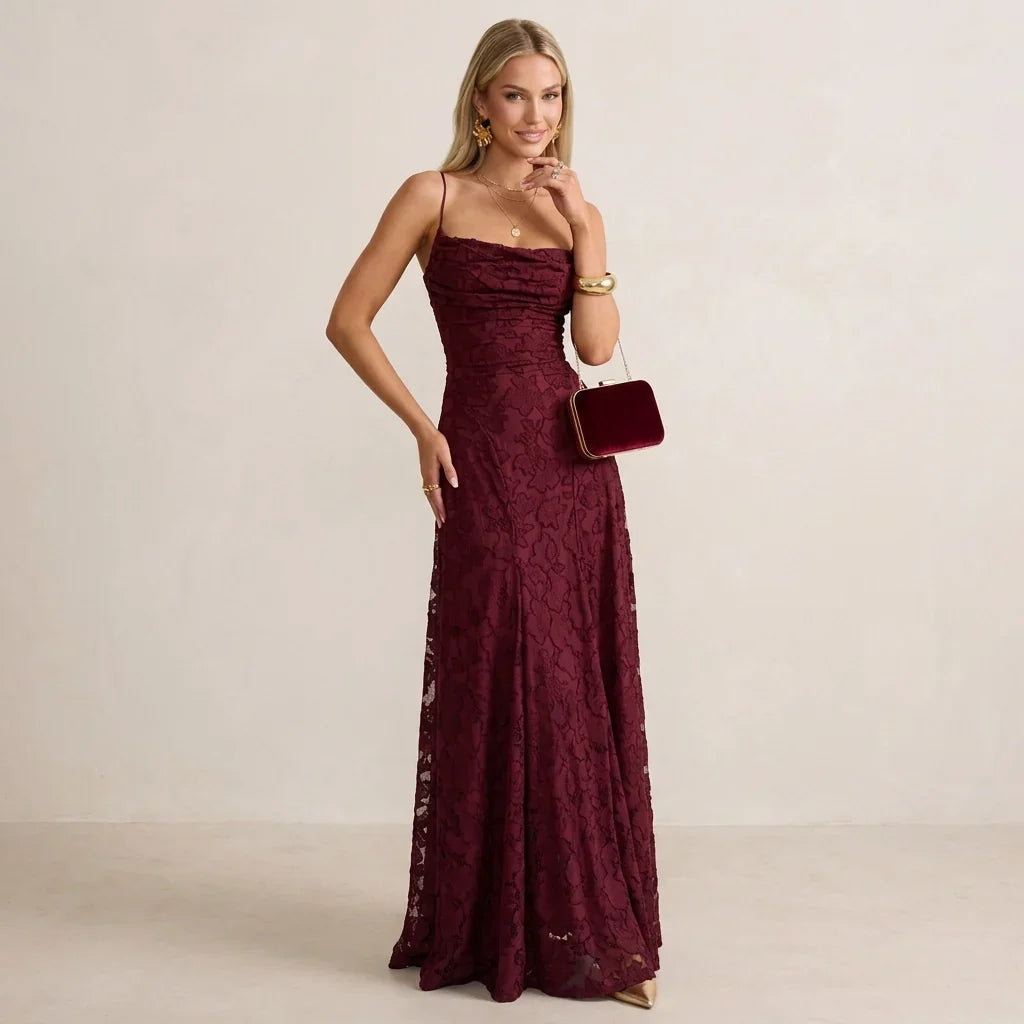 Damen Sommerfest Maxikleid, weiß, A-Linie mit zarten Spaghettiträgern. Schickes Festkleid für besondere Events.